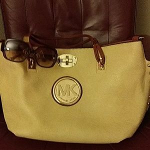 Micheal kors purse and matching sunglasses